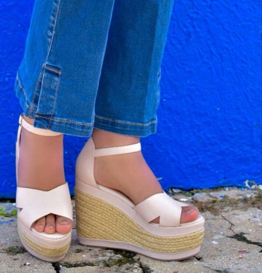 Ref 027 Plataformas de 12 cm - Valor $240.000 COP Ref 027 Plataformas de 12 cm - Valor $240.000 COP