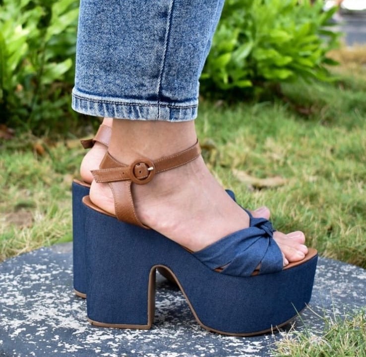 Ref 062 Plataformas de 12 cm - Valor $220.000 COP Ref 062 Plataformas de 12 cm - Valor $220.000 COP